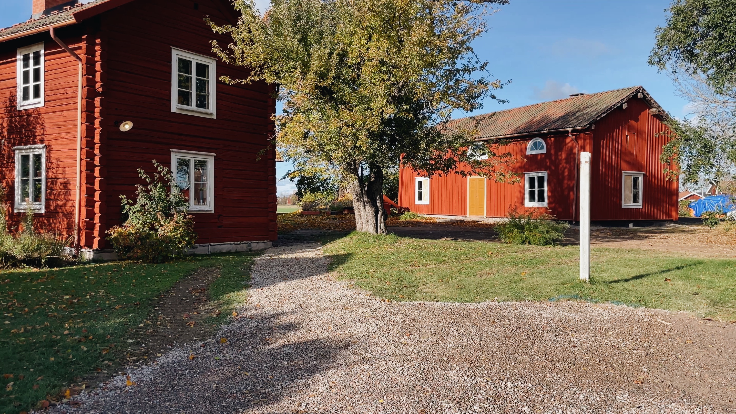 Grusgångar på gården